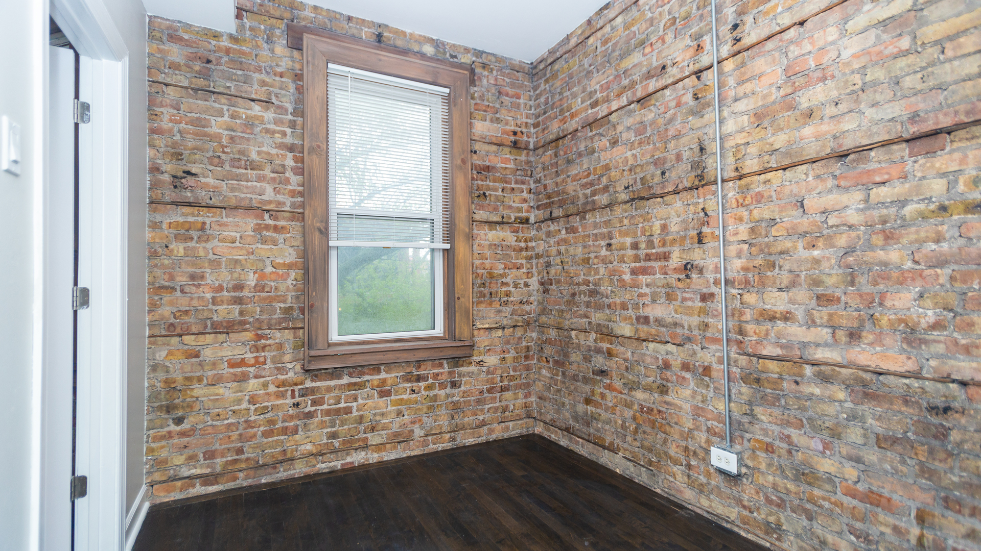 1077 N Paulina Street Property Photo 7