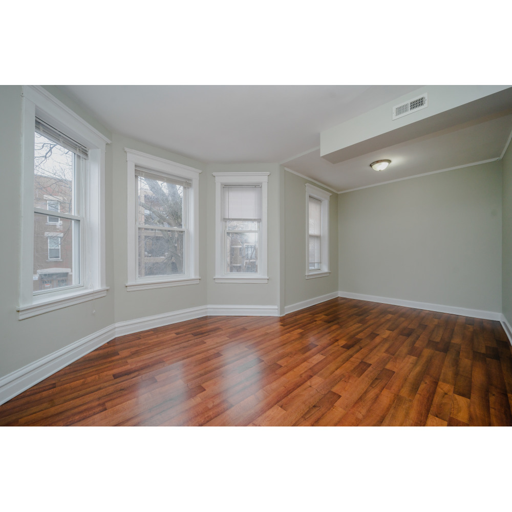 1077 N Paulina Street Property Photo 8