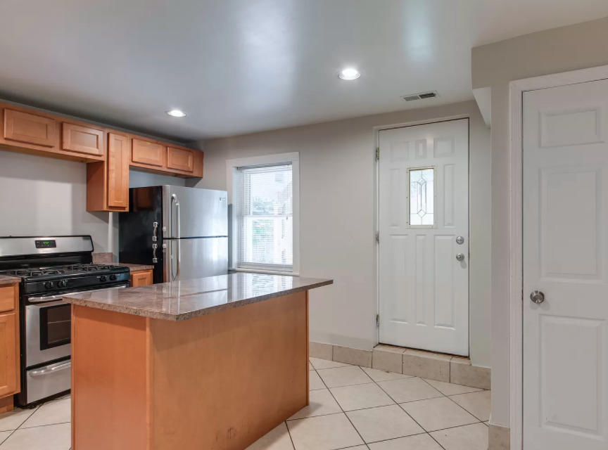 1077 N Paulina Street Property Photo 13