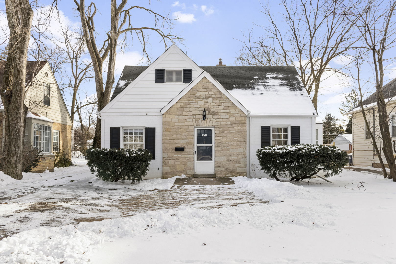 551 Deerfield Road Property Photo