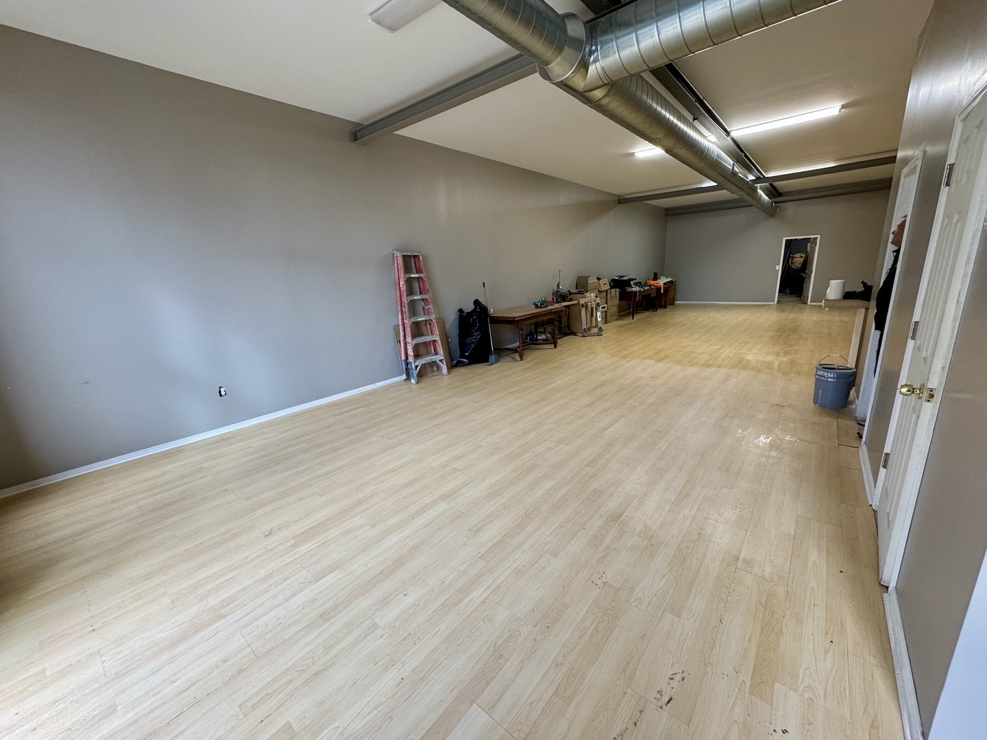 3381 N Milwaukee Avenue Property Photo 4
