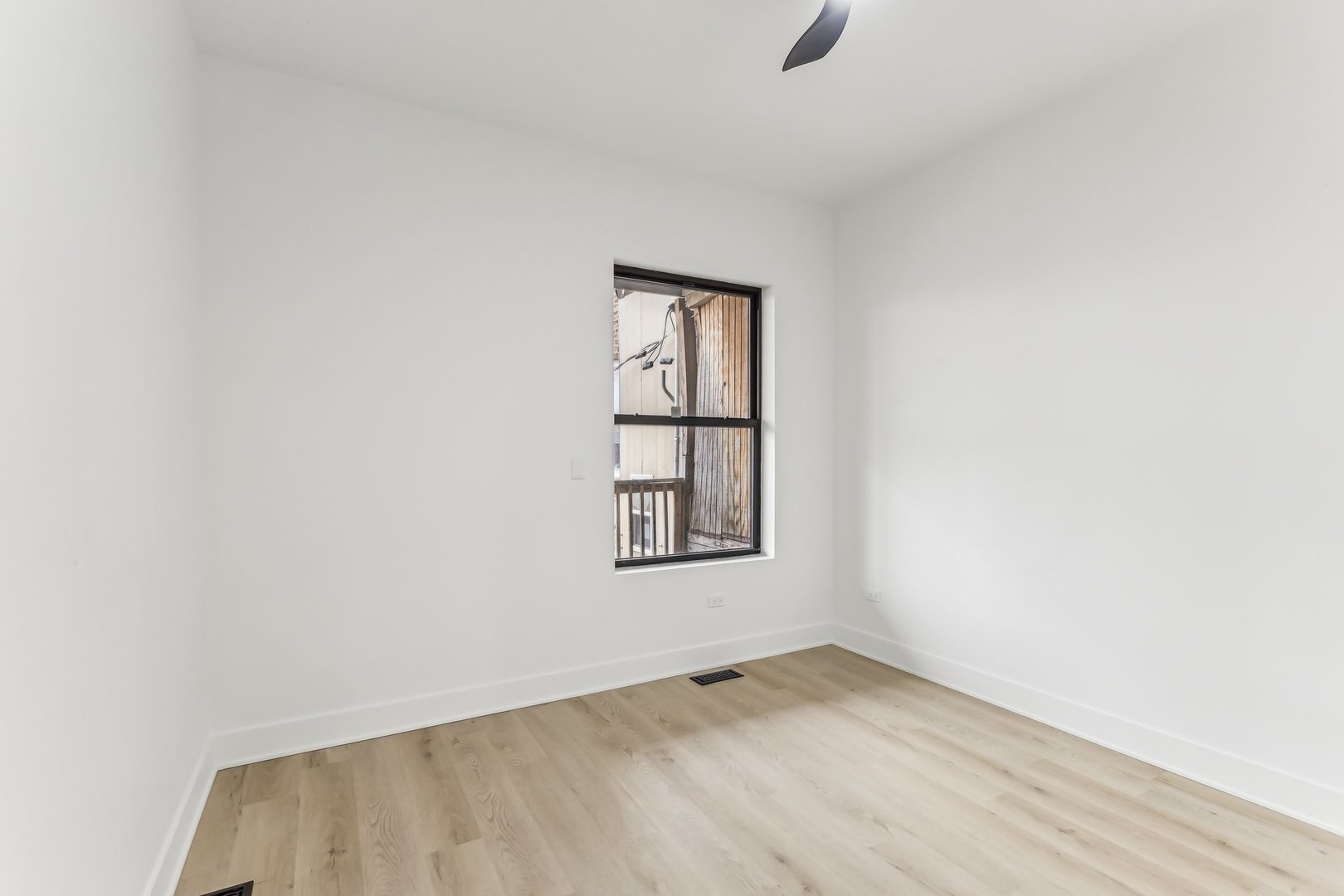 1454 N Avers Avenue Property Photo 18