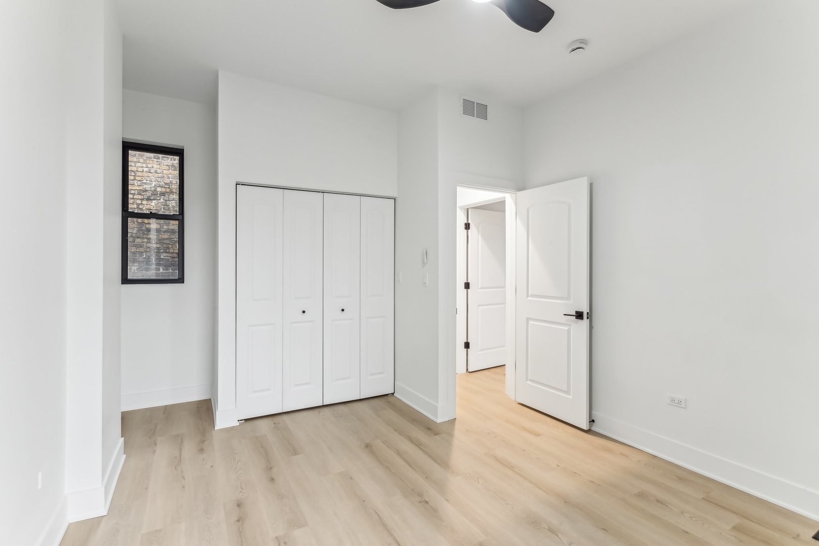 1454 N Avers Avenue Property Photo 19