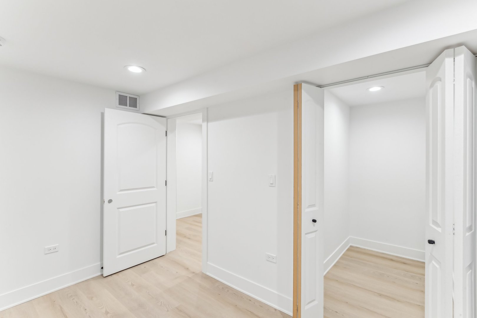 1454 N Avers Avenue Property Photo 25