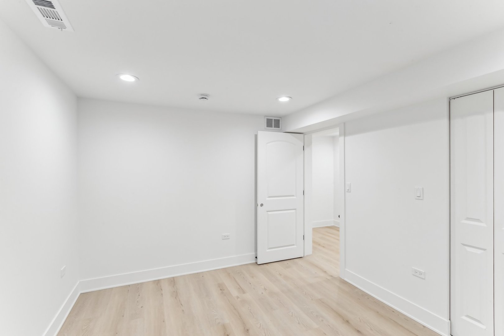 1454 N Avers Avenue Property Photo 27