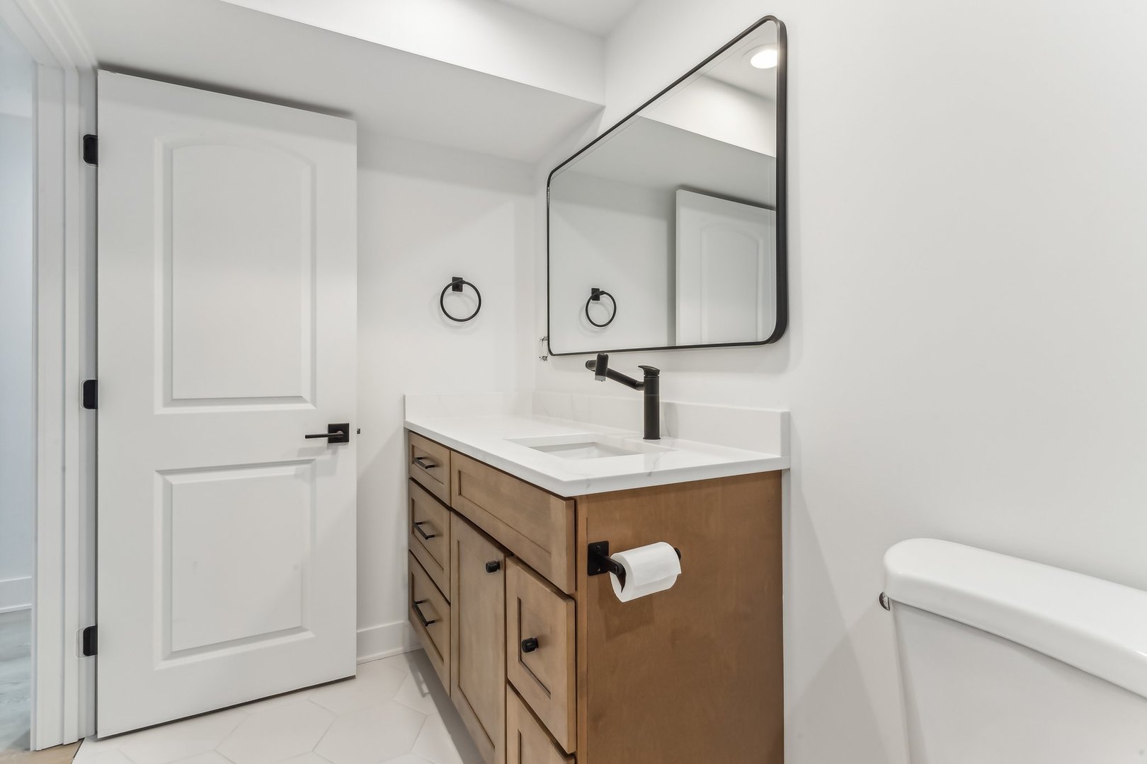 1454 N Avers Avenue Property Photo 30