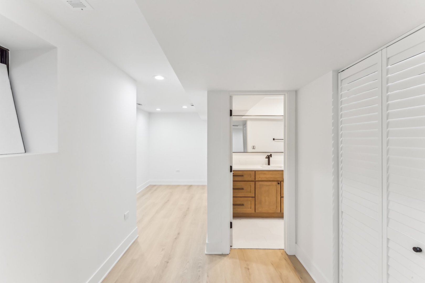 1454 N Avers Avenue Property Photo 32