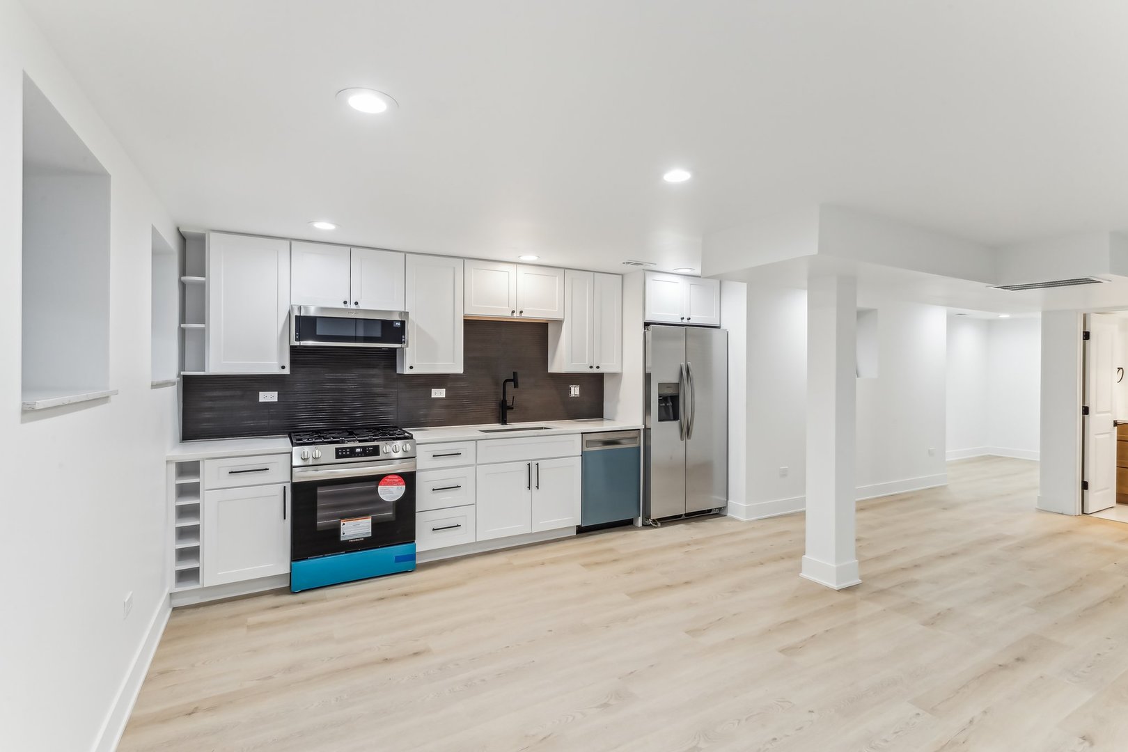 1454 N Avers Avenue Property Photo 35