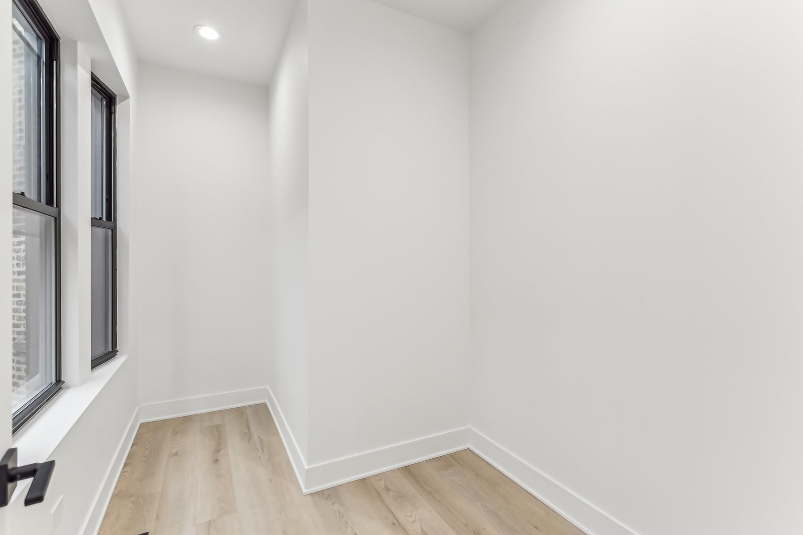 1454 N Avers Avenue Property Photo 39