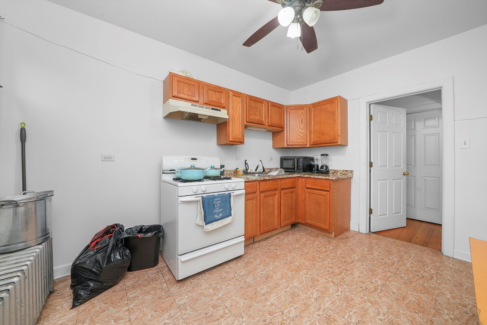 2524 S California Avenue Property Photo 18