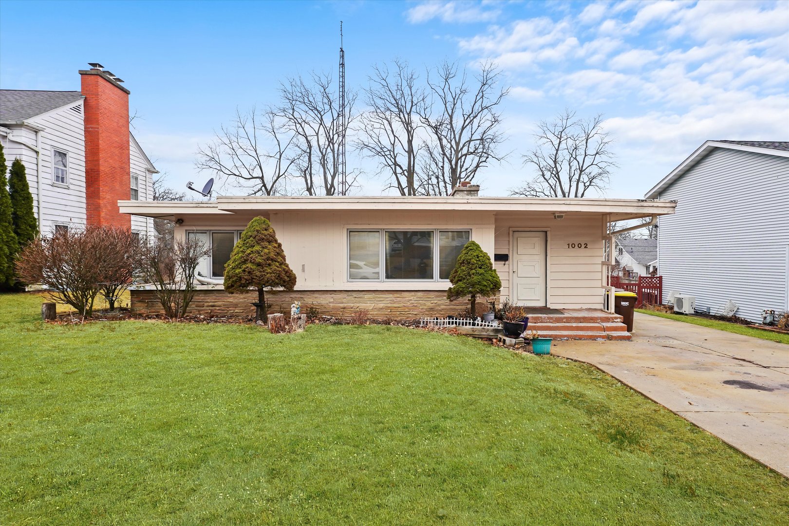 1002 Lincoln Street Property Photo