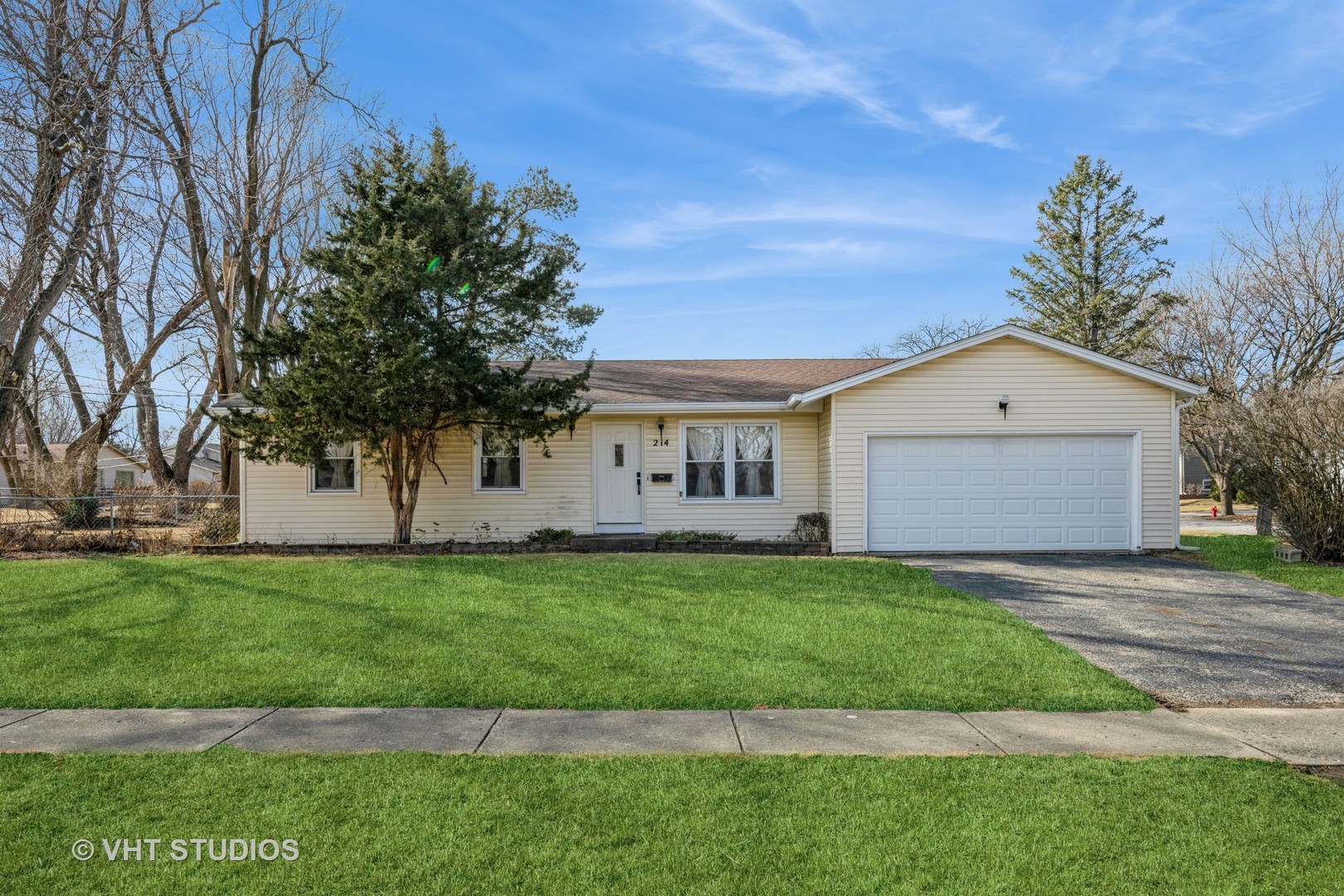 214 N School Street Property Photo