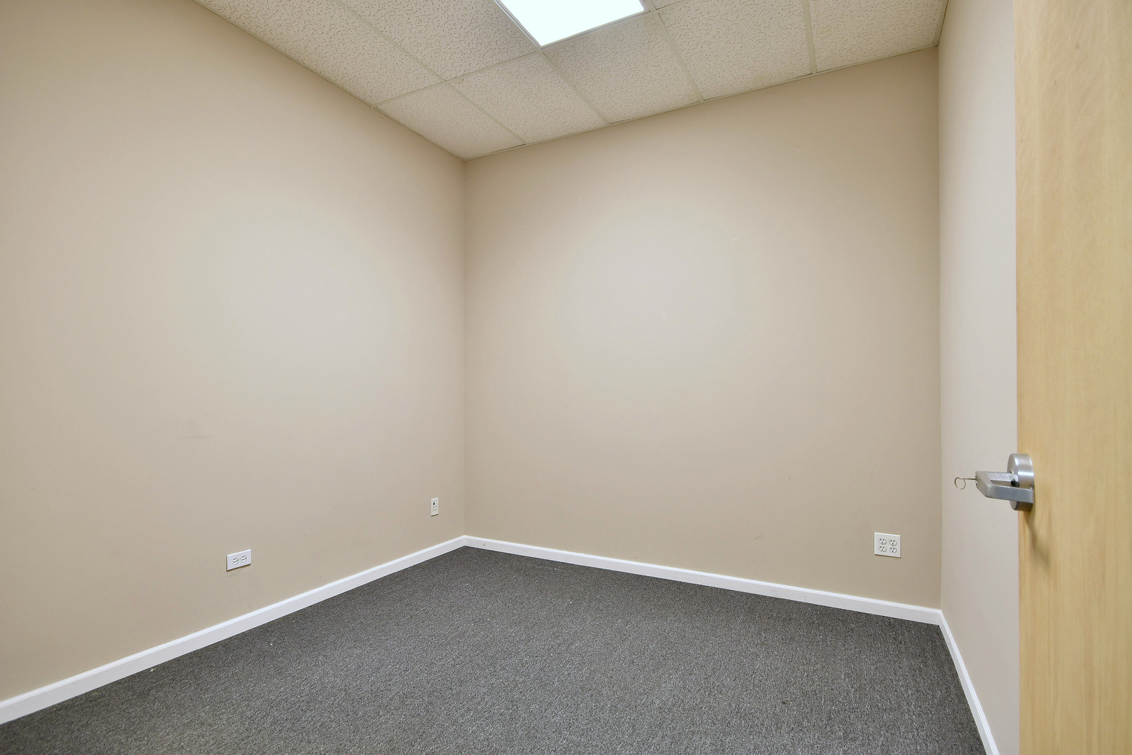 1116 W Devon Avenue Property Photo 6