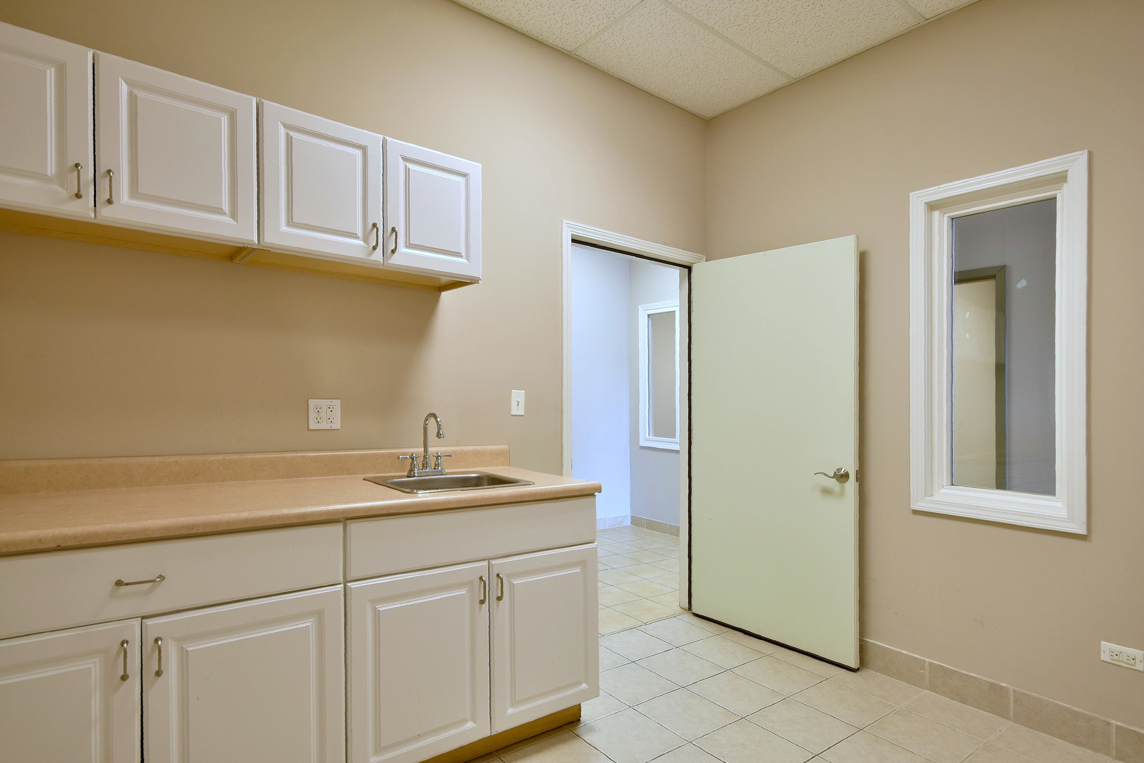 1116 W Devon Avenue Property Photo 9