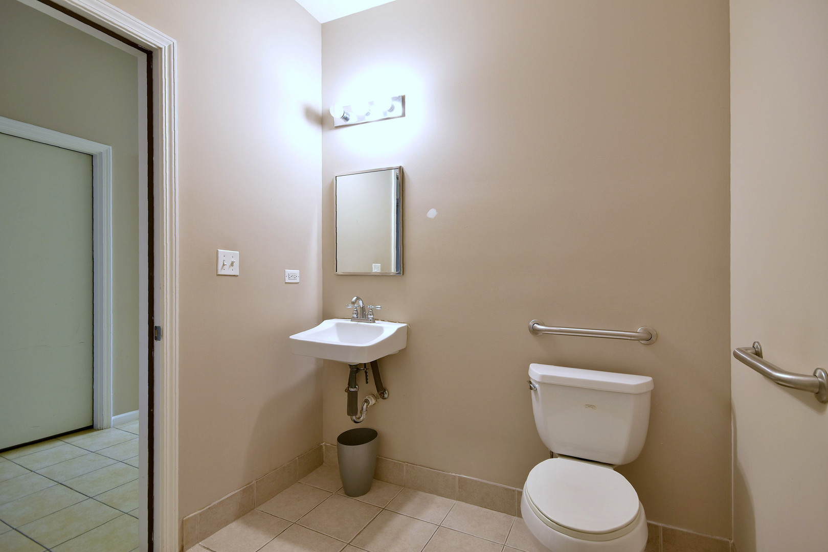 1116 W Devon Avenue Property Photo 10