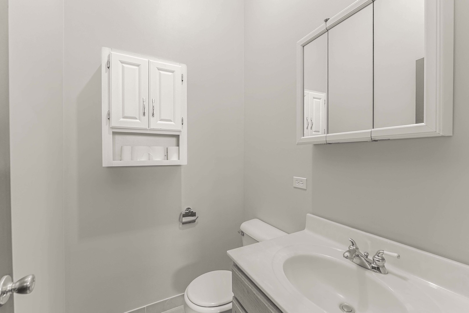 6037 W Belmont Avenue Property Photo 8