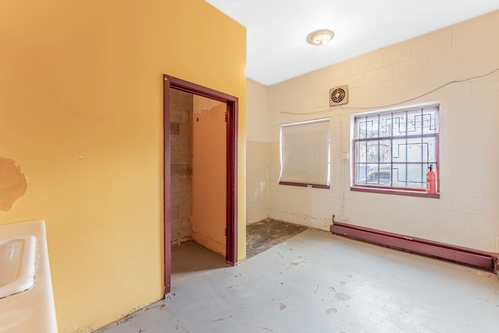 6037 W Belmont Avenue Property Photo 9