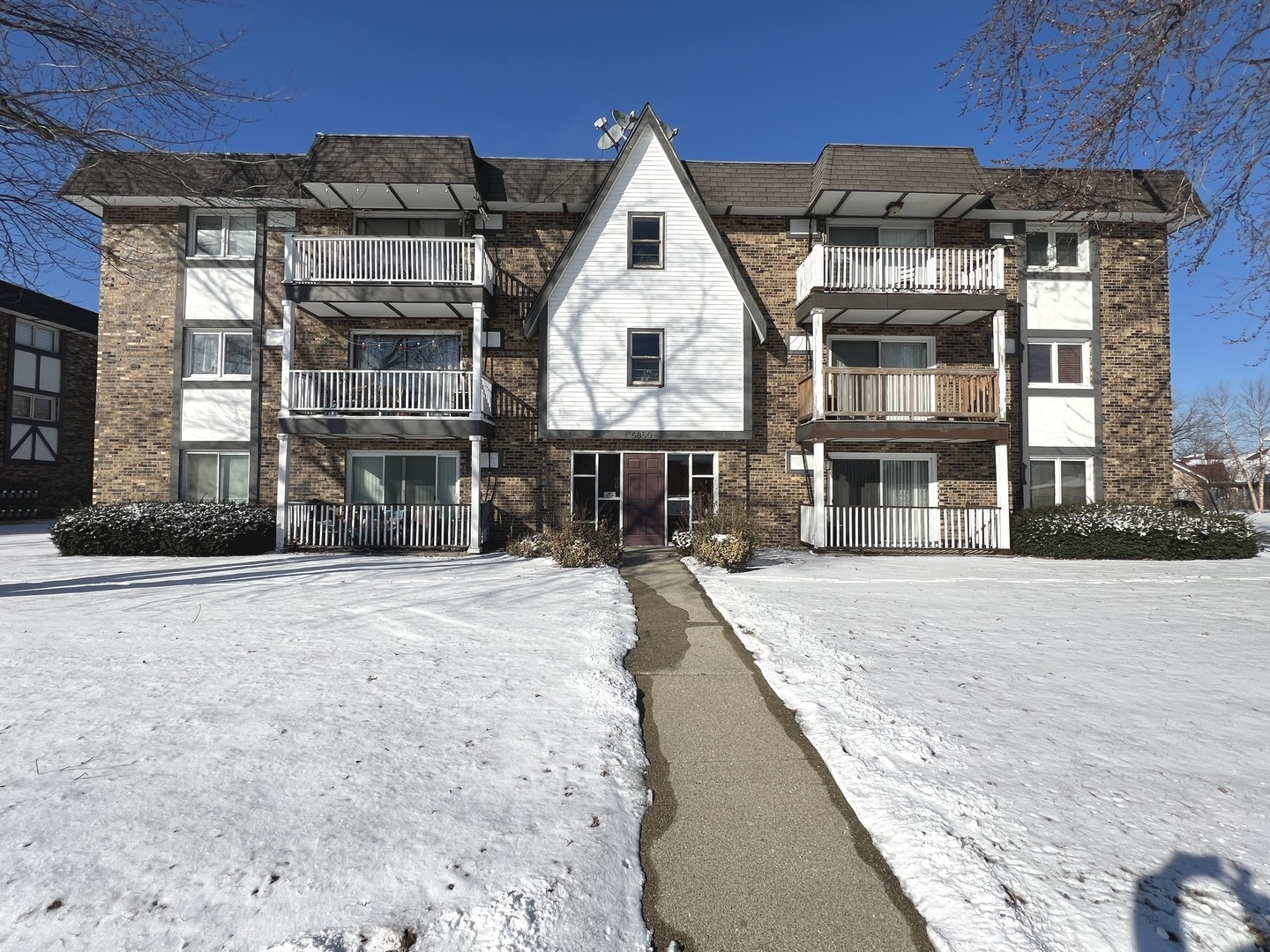5850 W 87th Street 2b Property Photo