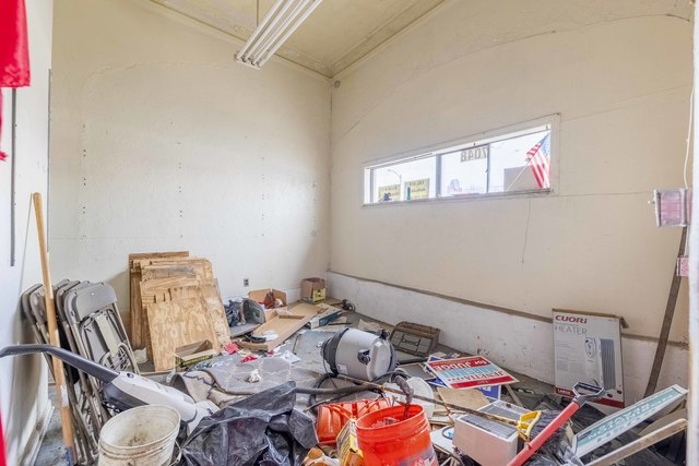 7048 S Western Avenue Property Photo 11