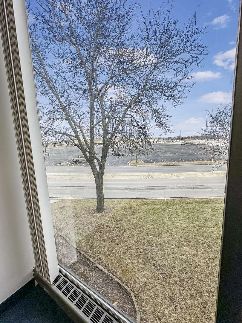 62 Orland Square Drive Property Photo 15