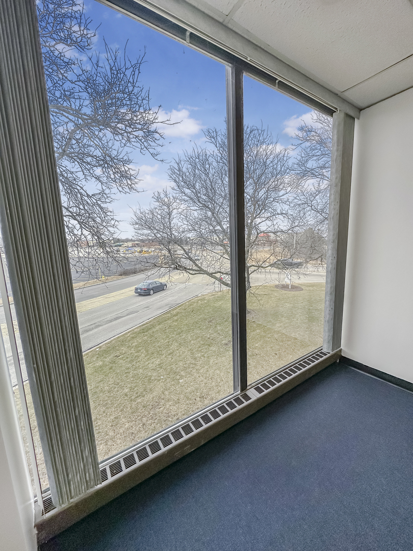 62 Orland Square Drive Property Photo 16