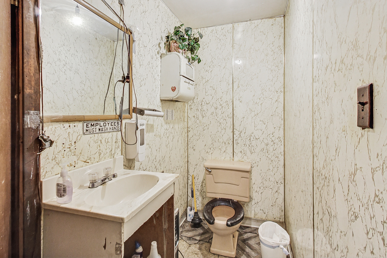 5748 W North Avenue Property Photo 12