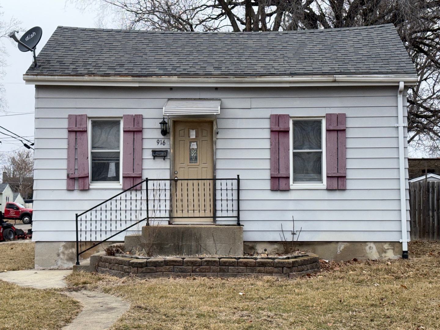 916 3rd St Property Photo