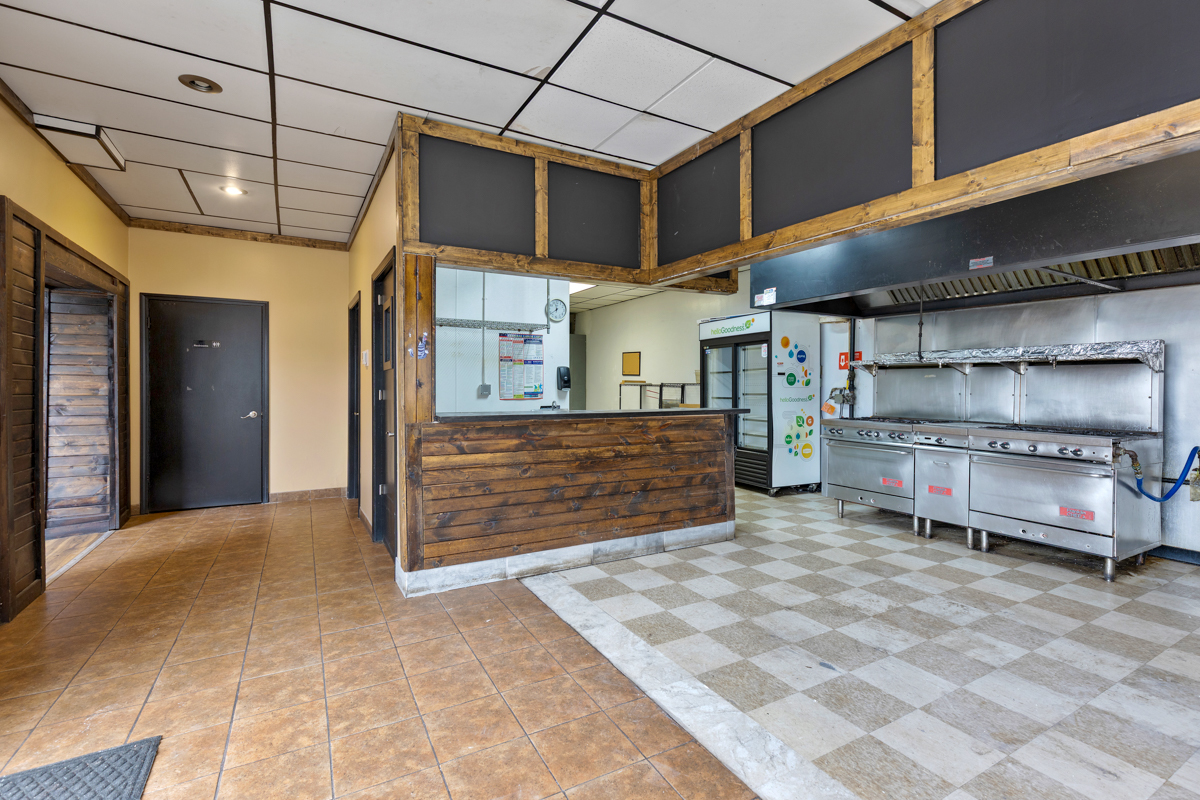 700 Northwest Highway Property Photo 17