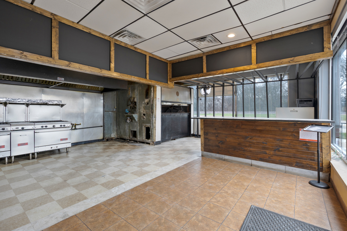 700 Northwest Highway Property Photo 18