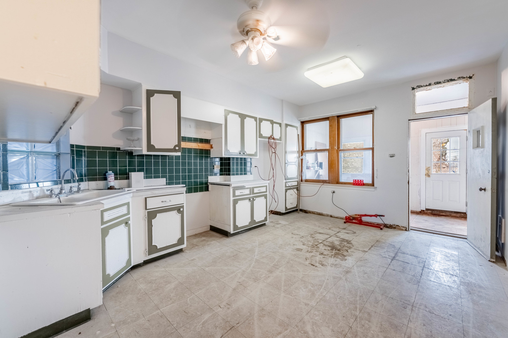 6007-09 Cermak Road Property Photo 15