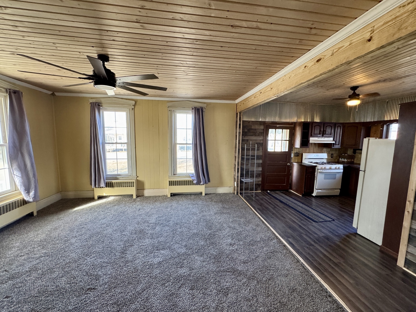 205 Elm Place Property Photo 8