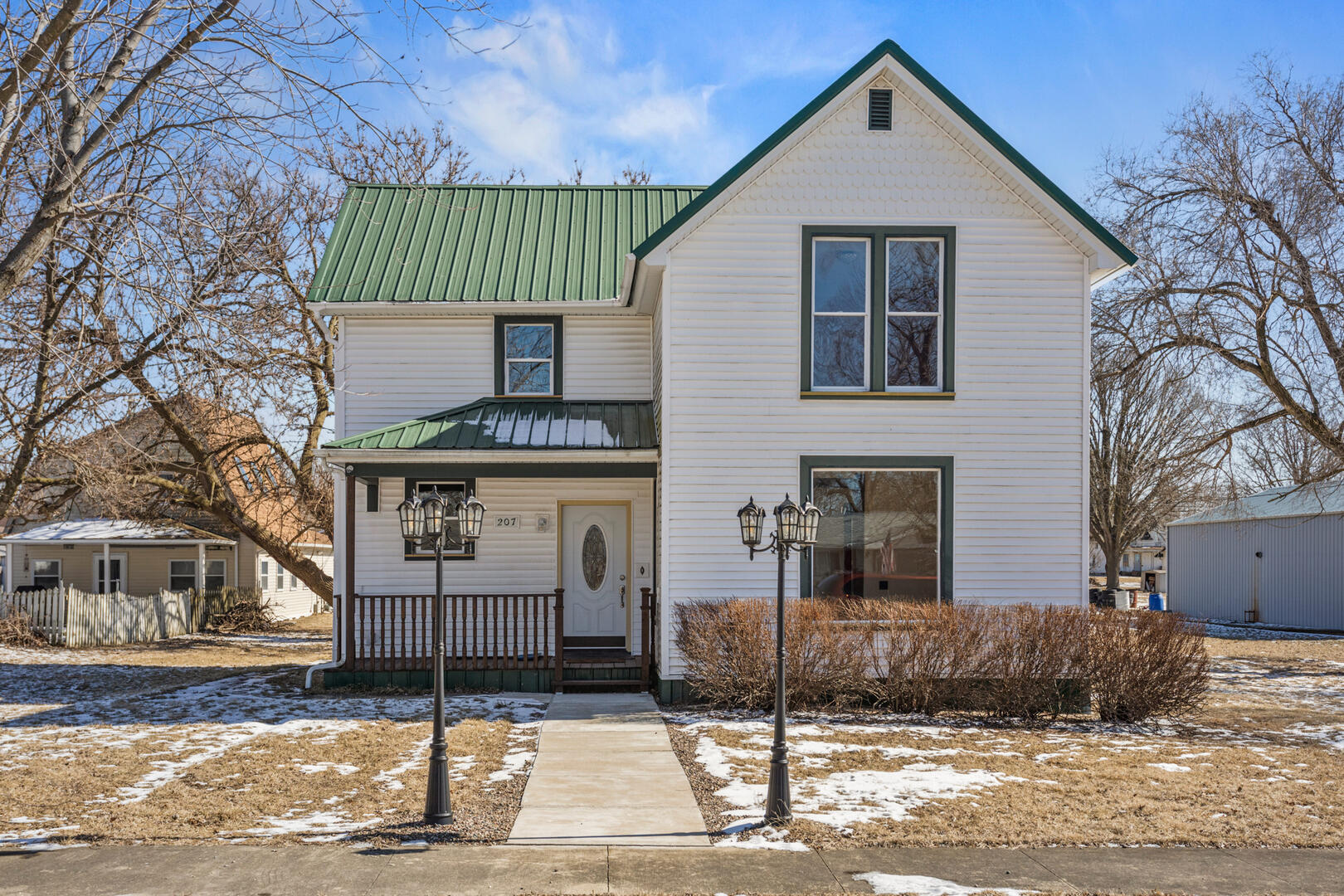 207 S Poplar Street Property Photo