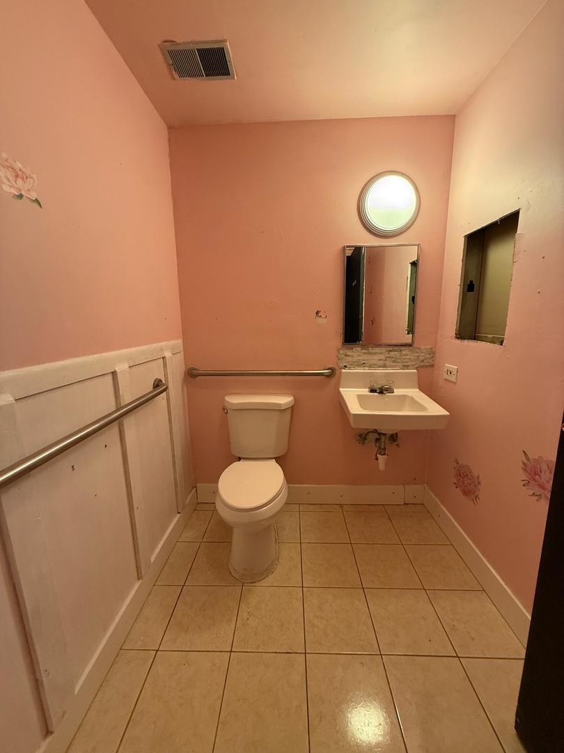 1600 Maple Avenue D Property Photo 7
