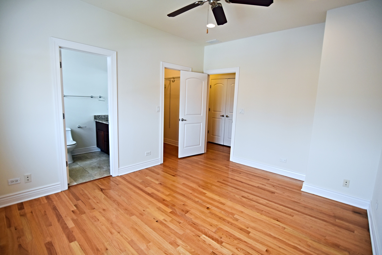 5140 N Clark Street Property Photo 3