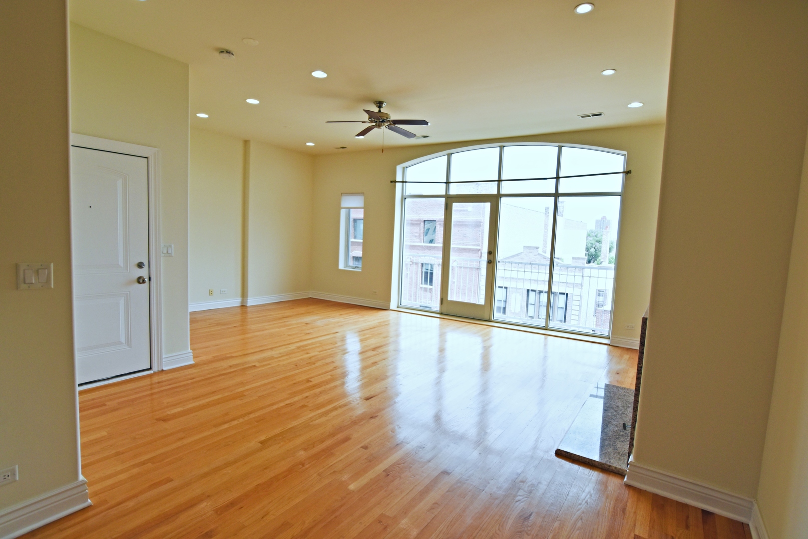 5140 N Clark Street Property Photo 7