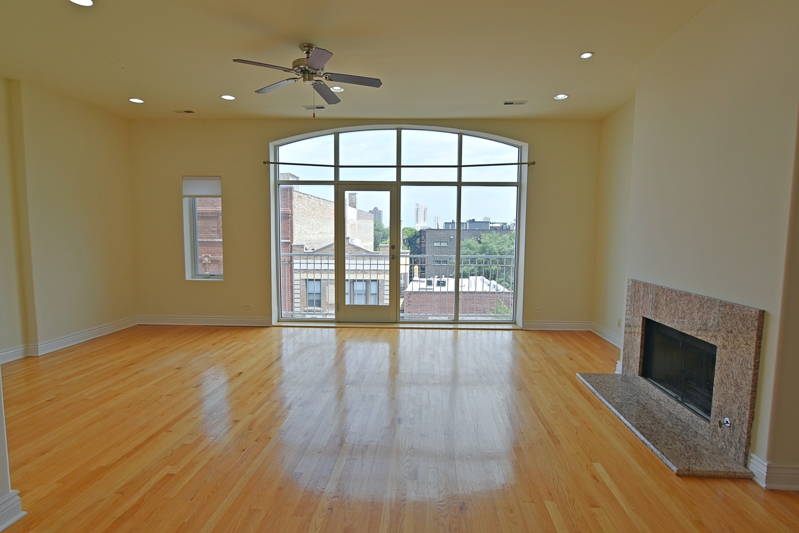 5140 N Clark Street Property Photo 8