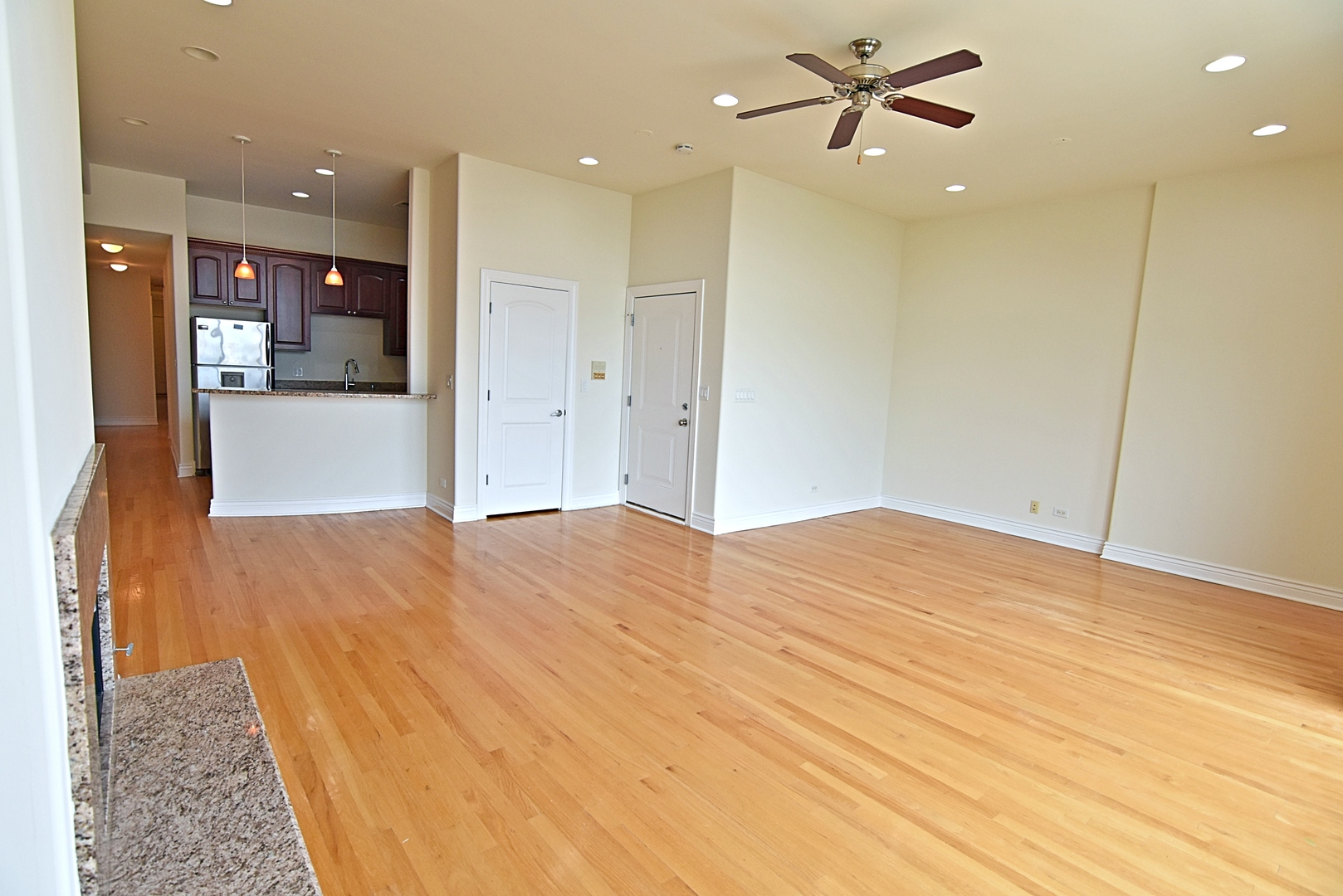 5140 N Clark Street Property Photo 10