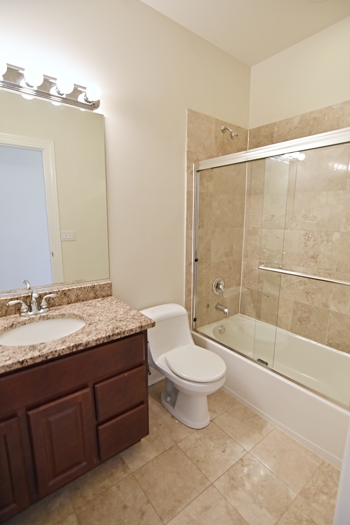 5140 N Clark Street Property Photo 12