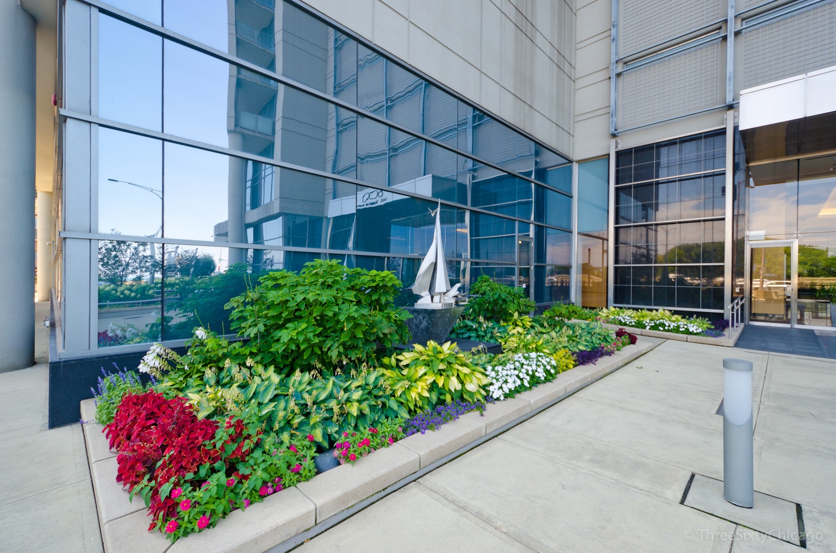 600 N Lake Shore Drive 3705 Property Photo 2