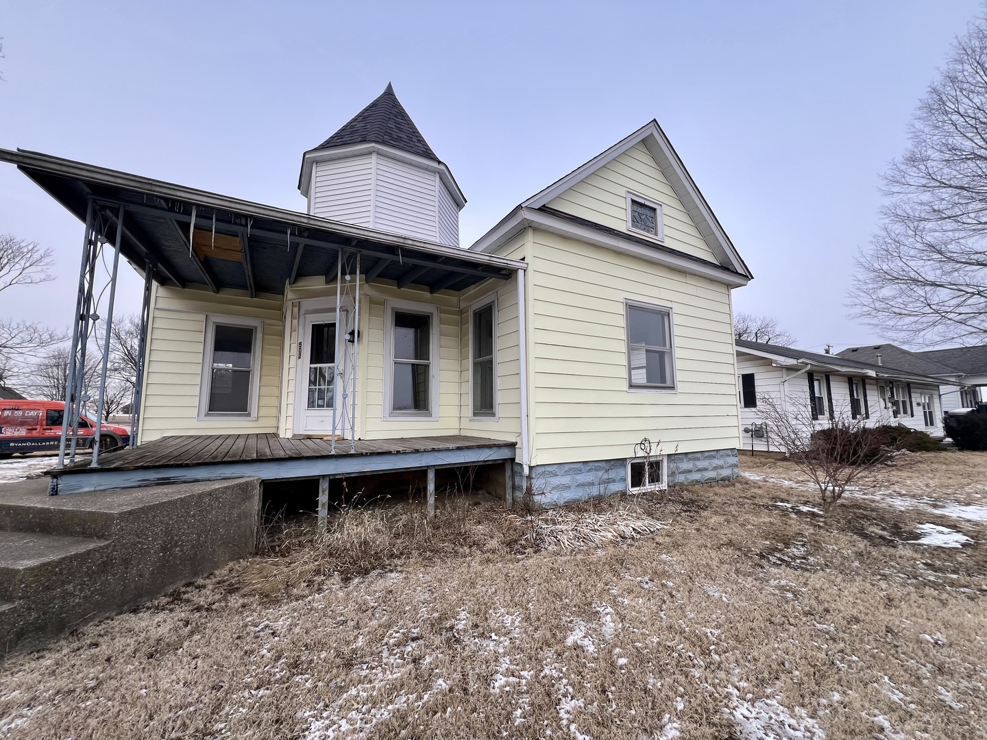 502 E Attica Street Property Photo 3