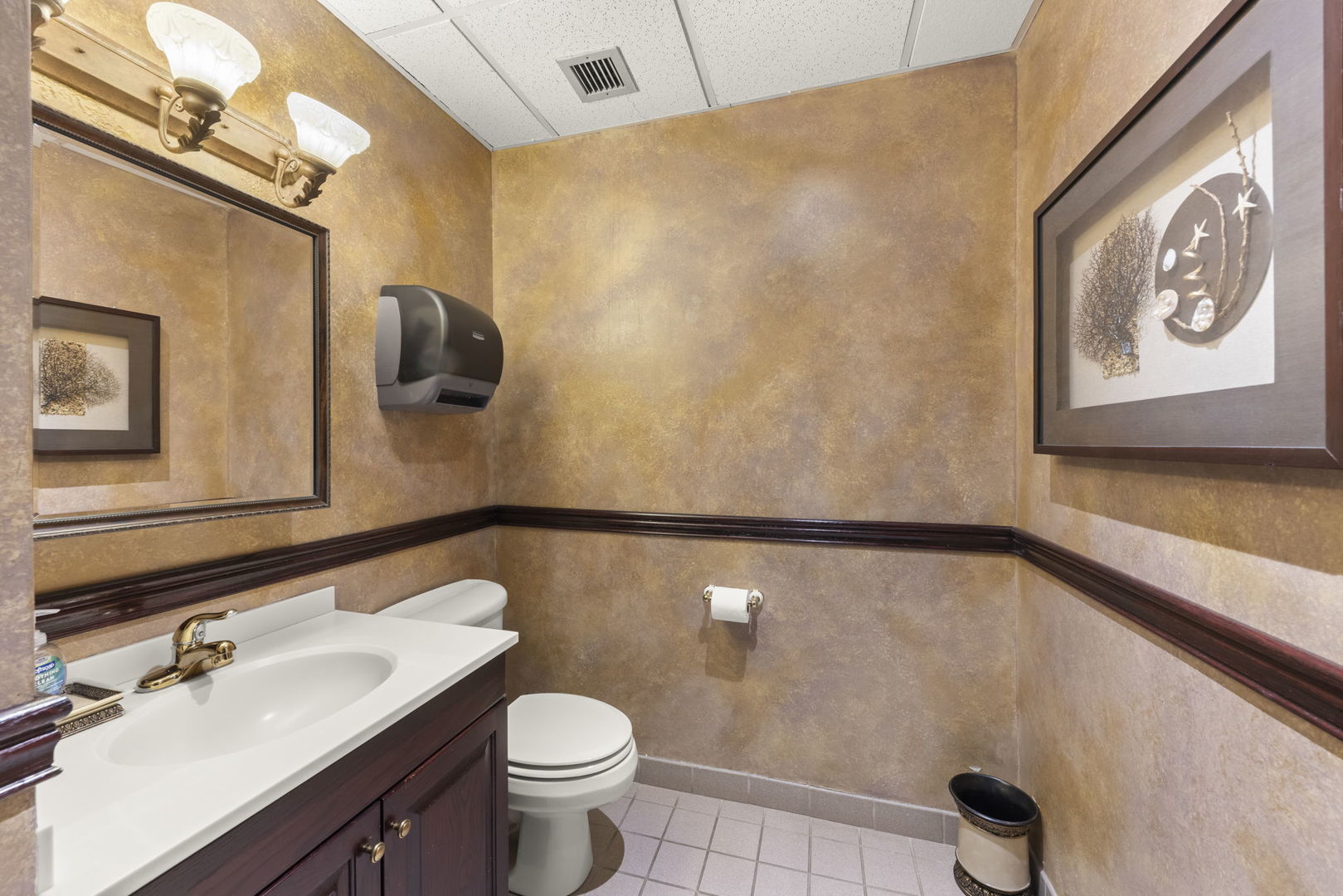 10s660 Kingery Highway Property Photo 16