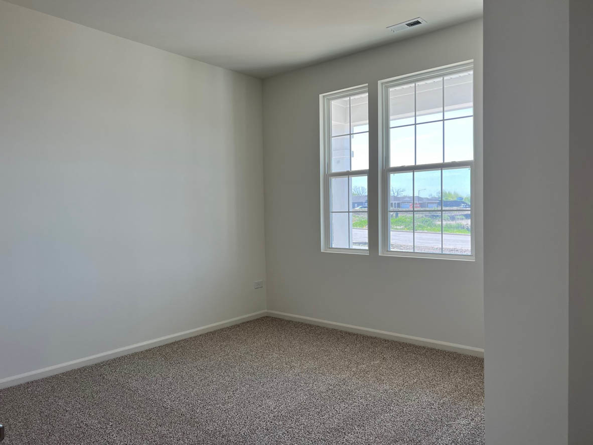 1021 Eineke Boulevard Property Photo 2