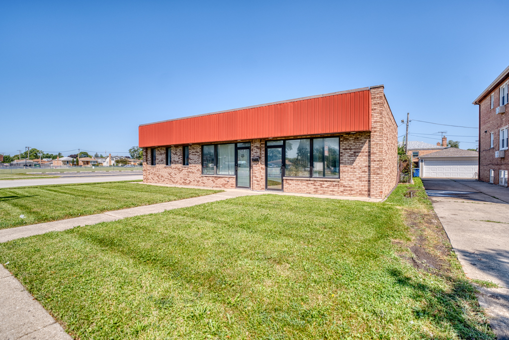 6216 W 79th Street Property Photo 3