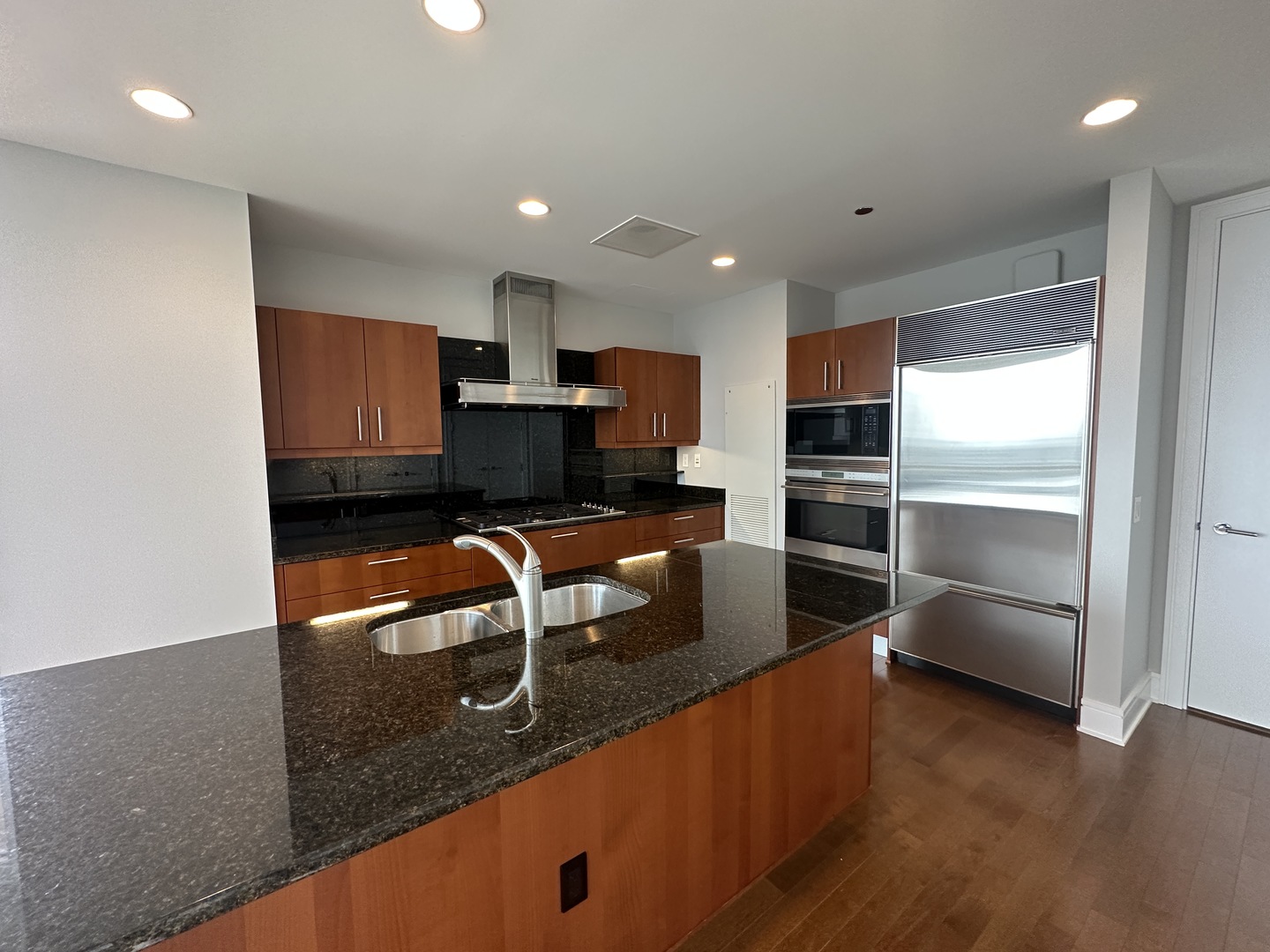 401 N Wabash Avenue 32h Property Photo 6