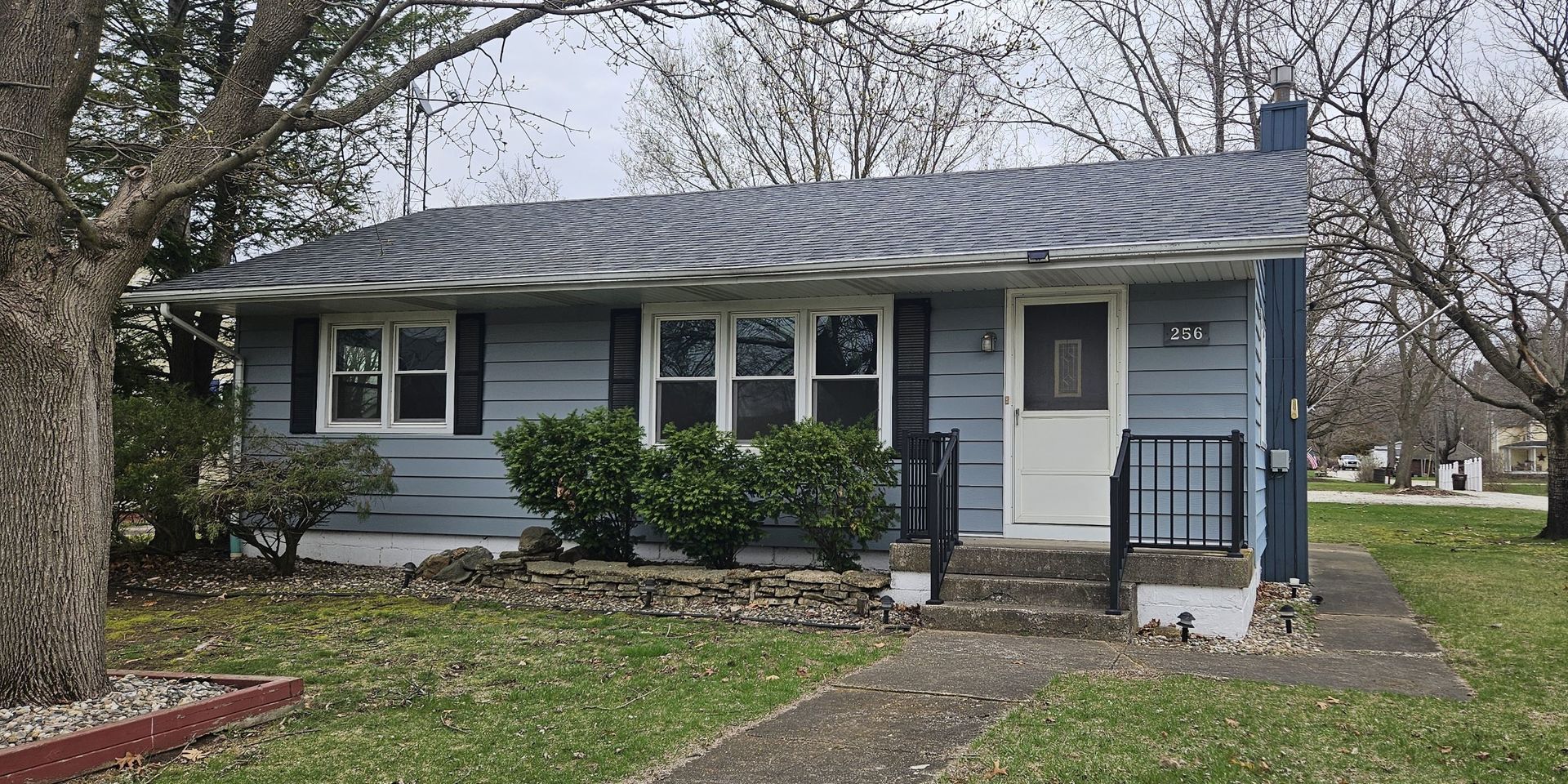 256 N West Avenue Property Photo