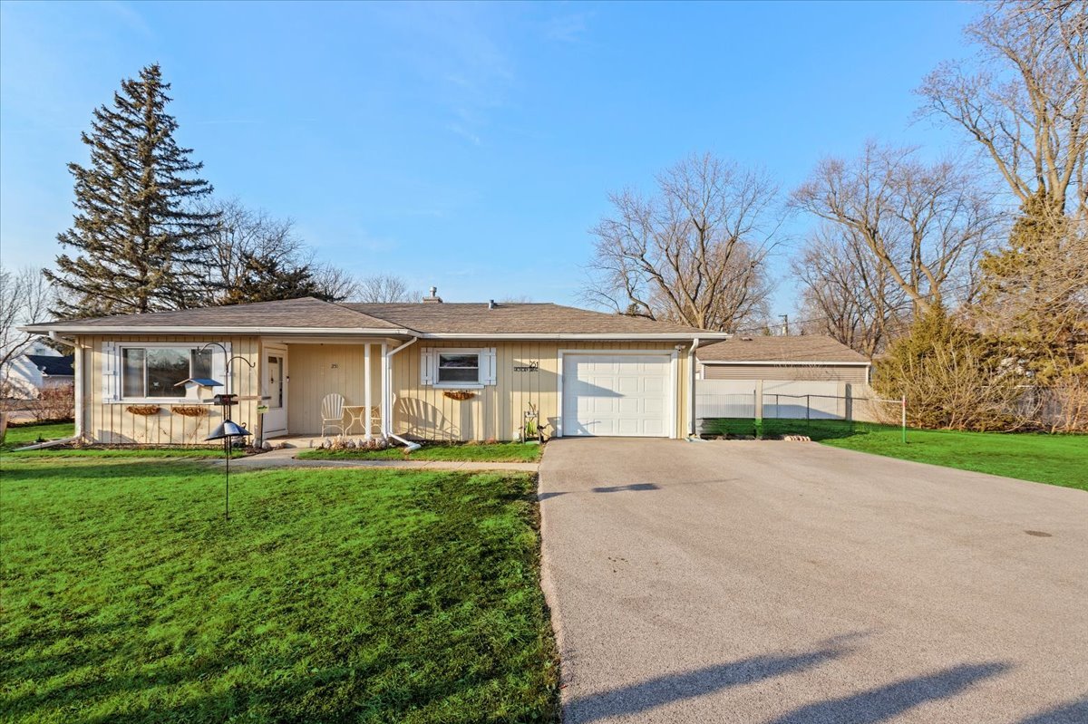 251 Hickory Dr Property Photo
