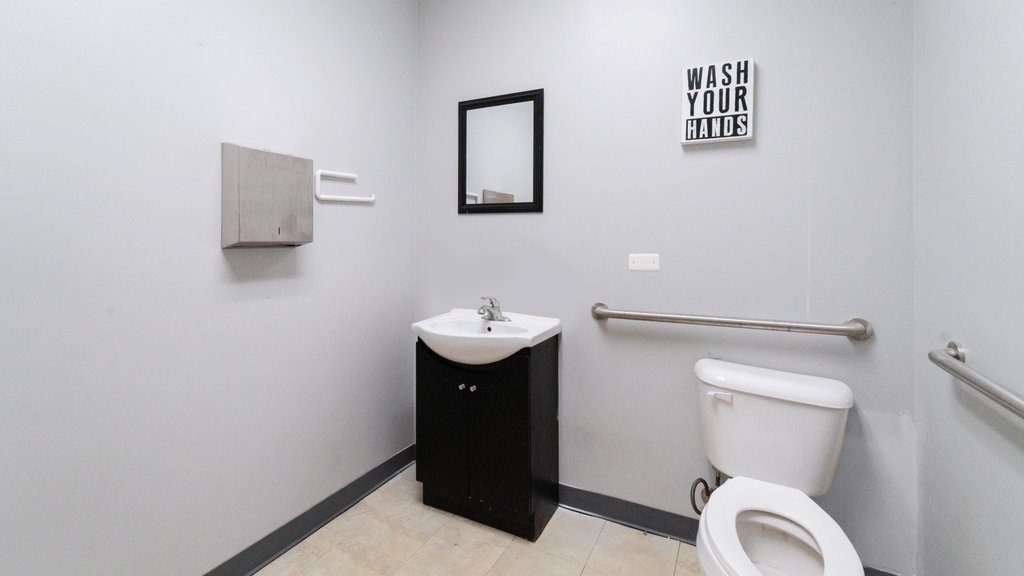 1187 N Farnsworth Avenue 103 Property Photo 6