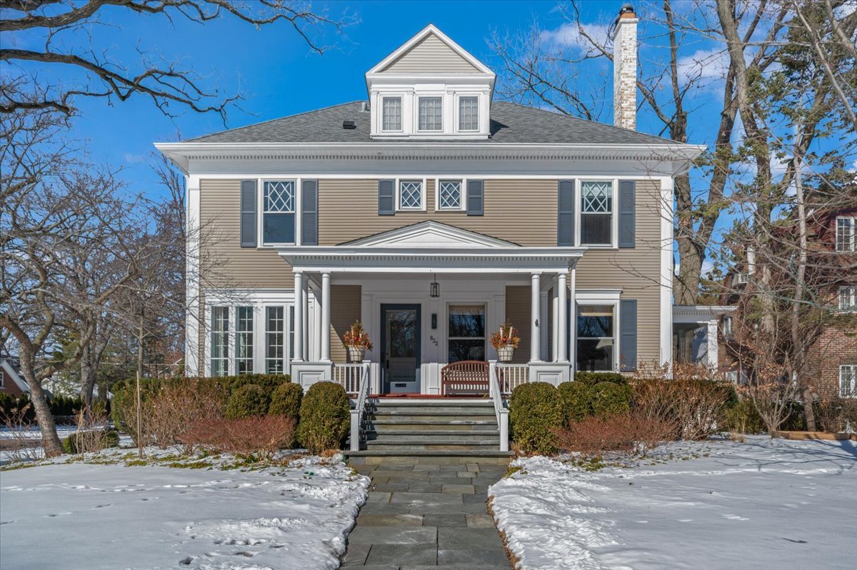 832 Forest Avenue Property Photo