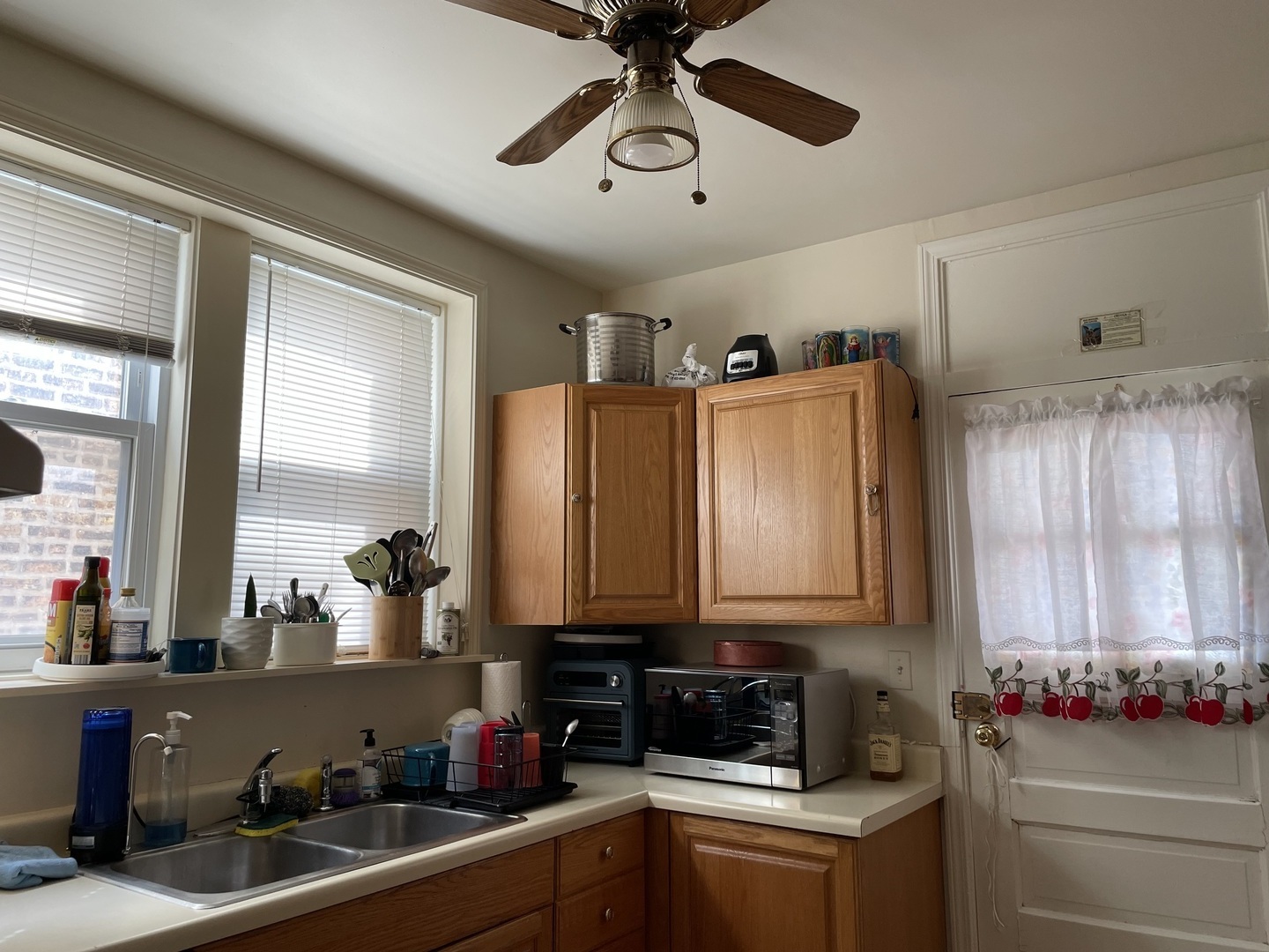 2625 W Greenleaf Avenue Property Photo 12