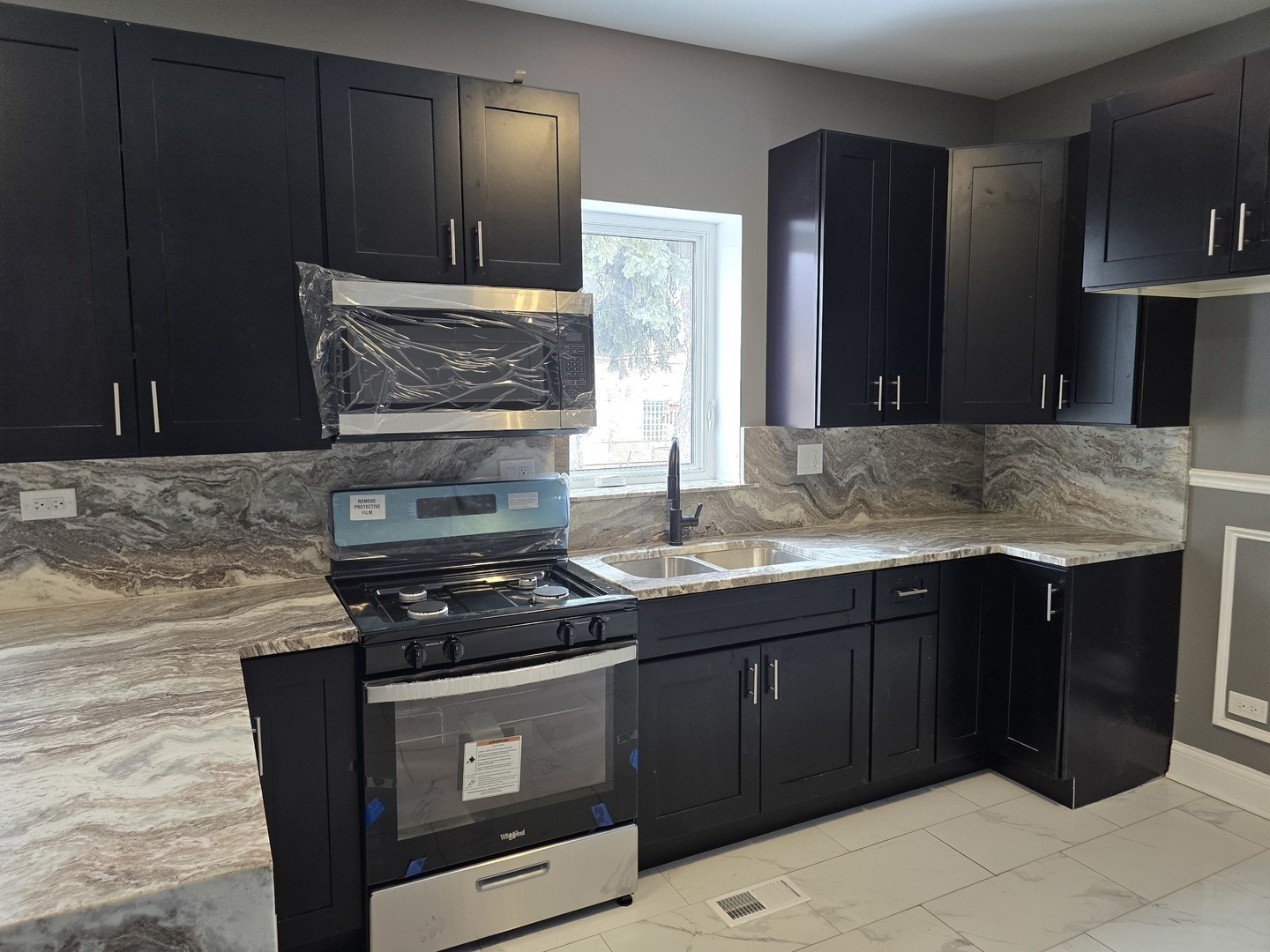 2040 W Garfield Boulevard Property Photo 2
